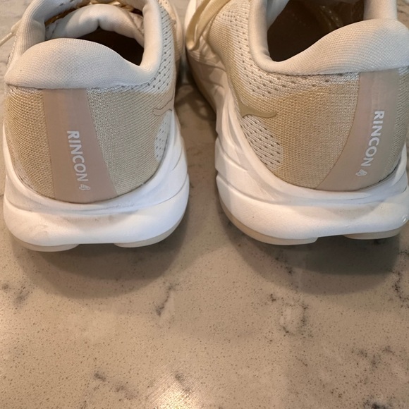 Hoka One One Rincon 4 Women’s Alabaster Oak Light Running Sneakers - Size 6.5B - Picture 6 of 8